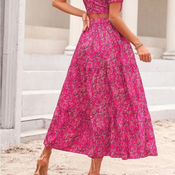 Floral print puff sleeve crop blouse and hem skirt - Picture 3 of 4